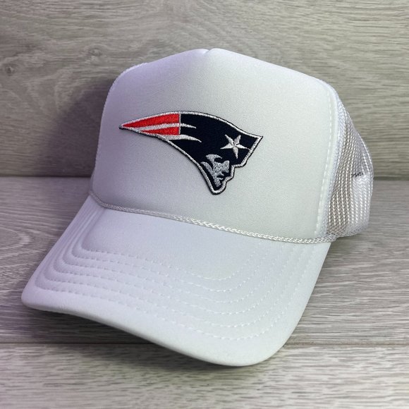 NEW VINTAGE STYLE NEW ENGLAND PATRIOTS LOGO WHITE TRUCKER HAT CAP ADULT - Picture 1 of 3
